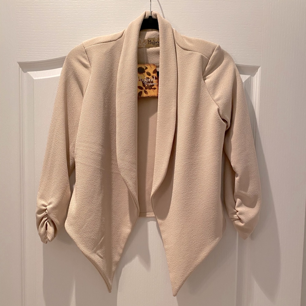 NWT Tan/nude on trend blazer